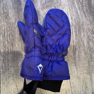 Girls Lululemon mittens
